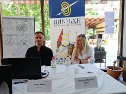 Pola osam je i počinje dnevnik, a ja sam sjela na svoje mjesto i naš realizator govori da nećemo imati nijednog priloga. Bh Novinari Dan Smo Zapoceli S Arijana Saracevic Helac Facebook