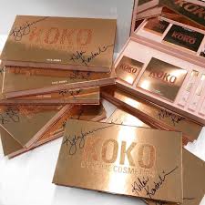 Instagram의 Kylie Cosmetics님 Giveaway Alert We Re Giving Away 10 Koko Kollection Pr Boxes Signed By Kyliejenner Kylie Cosmetics Kylie Jenner Makeup Kylie