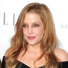 Lisa marie presley is a singer and actress who is familiar to most as the only daughter of elvis presley and keough divorced in 1994, after six years of marriage. Lisa Marie Presley Seltenes Foto Mit Ihren Vier Kindern Gala De