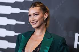 Белла — младшая сестра модели джиджи хадид. Kto Takaya Bella Hadid Persona Kultura Argumenty I Fakty