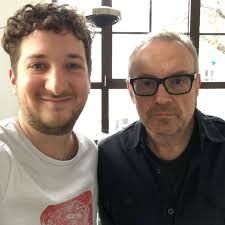 Andreas Sator hat Josef Hader für seinen Podcast Erklär mir die Welt zu  einem Gespräch über das Kabarett gebeten. Die Folge ist ab sofort auf  https://erklaermir.simplecast.com zu finden! 😊