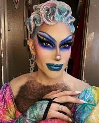 The Electric Palette stays being that girl in this house  @urbandecaycosmetics please do us a favor and bring her back I beg of you  🙏🏻 Hair by @genderfcked.wigs 💋 Chest hair by