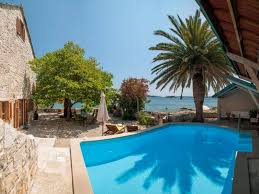 Specijalizirani smo za prodaju kuća na moru i vila za najam u hrvatskoj. Kuce Za Odmor Hrvatska Luksuzne Vile Sa Bazenom