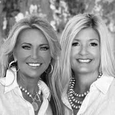 Lori and Leslie Styles (@lori.and.leslie.st)