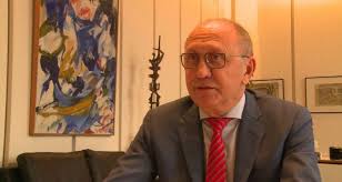 E weunt in ostende, woar dat ie de platselikke afdêling leidt en immens populair ès. Johan Vande Lanotte Gaat De Boer Op Met Pamflet Focus En Wtv
