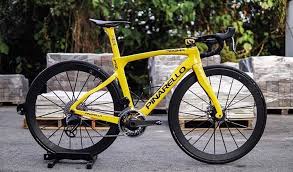 Egan bernal is poised to become the first colombian to win the tour de france after finishing saturday's penultimate stage in the yellow jersey. Cycling Reviews No Instagram Pinarello F12 Tour De France Egan Bernal Edition Syoungbike Cyclingbike Road Cycling Tour De France Geraint Thomas