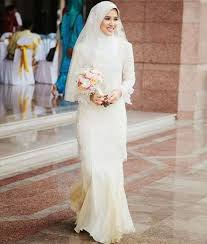 Gaun akad nikah gaun lamaran muslimah gaun pernikahan islami gaun pesta akhwat gaun pesta untuk lebih jelasnya anda simak saja info lengkap mengenai model baju akad nikah muslimah. Dress Pengantin Muslimah Simple Off 76 Www Daralnahda Com
