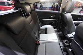 With distinct exterior lines and great interior features, this subcompact suv is comfortable and cool. Honda Hrv To Get Rear Door Handle On Window