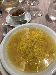 Amalgamate il tutto con una forchetta, incorporando pian piano la farina circostante. Tagliatelle In Brodo Con Fegatini Picture Of Osteria Centomo Chiampo Tripadvisor