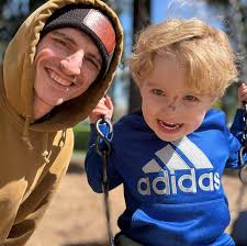 What low mana vampire or artifact cards are good to add to a Markov deck?