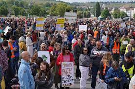 Zahlreiche regelverstöße bei demonstrationen in stuttgart. Demo Gegen Corona Regeln In Stuttgart Teilnehmer Fordern Raschere Lockerung Stuttgart Stuttgarter Zeitung