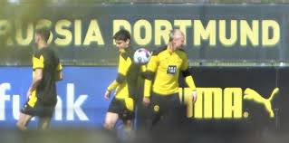 fɪˈɫipɪ awˈɡuʃ.tu ˈsan.ta.ɲa, european portuguese: Wackelkandidat Mit An Bord Bvb Kader Fur Auswartsspiel In Wolfsburg Steht