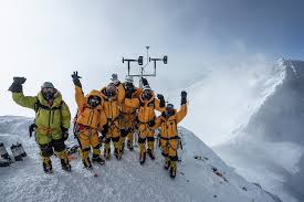 Mount everest—also known as sagarmatha or chomolungma—is the highest mountain on earth, as measured by the height of its summit above sea level. Okologie Wie Der Mount Everest Leidet Science Orf At