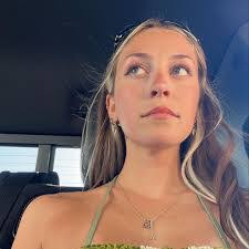 Katelyn Oliver's Instagram, Twitter & Facebook