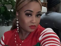 The holidays are also for holiday luncheons, holiday parties, celebrating  milestone birthdays and meeting sister friends for dinner and cocktails  🎉🎊🎁