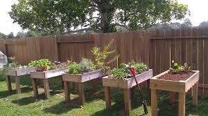 Creative Diy Backyard Vegetable Garden House Design Using Pallet Wood For Raised Bed Garden Plant Diy Raised Garden Garden Planter Boxes Raised Garden Beds Diy