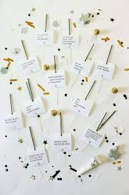 Auch konfetti könnt ihr ganz leicht selber machen. Silvester Deko Idee Anhanger Fur Wunderkerzen Silvester Wunderkerzen Basteln Silvester Geschenke Silvester