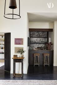 Kendall explains that there's no tv in the room so that she and her mates can have a lot of deep talks in the pool is original from when the house was first built in the 80s/90s according to kendall. Inside Supermodel Kendall Jenner S Tranquil Los Angeles Home House Interior Jenner House Interior