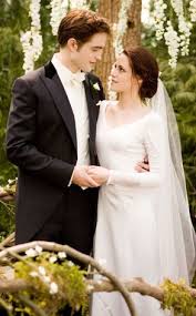 Hot Pics Take A Closer Look At Bella S Breaking Dawn Wedding Dress Breaking Dawn Wedding Twilight Wedding Twilight Edward