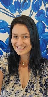 Gloria Bales's Instagram, Twitter & Facebook