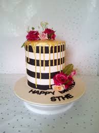 Black And Gold Drip Cake With Flowers Cakes Www Carolnzama Wix Com Carolthecakelady White Birthday Cakes Black And Gold Birthday Cake Birthday Drip Cake