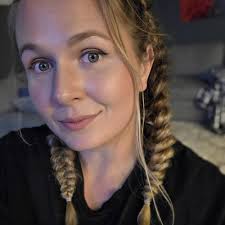 HEY! Completely new to this and my boyfriend and I both want to dive in  head first! I have no idea where to start with what to eat or how much…any  and