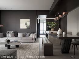 這次由 森境 王俊宏設計 所擘劃的三口之家住宅 在黑灰白基調以及洗 鍊線條語彙中 適切演繹了一種屬於當代空間的情氛 然而裝修前 整個基地卻有著駁雜紊亂的歪斜結構 因此主責本案的設計師曹士卿 第一步驟便是創平整的四方格局 讓環境輪廓呈現秩序性 home decor