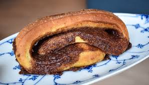 En nem og god opskrift på hjemmelavede kanelgifler. Hver Lordag I Februar Ga Amok I Nutellasnegle Og Kaempe Gifler