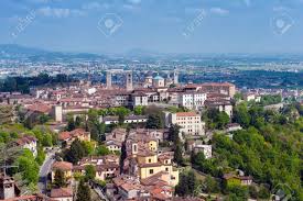Urlaub lombardei italien 2021, unterkunft lombardei italien, appartements hotels campingplätze lombardei italien, buchen sie online mit der bestpreisgarantie. Blick Auf Altstadt Citta Alta Bergamo Schone Alte Stadt In Der Lombardei Italien Lizenzfreie Fotos Bilder Und Stock Fotografie Image 46735433