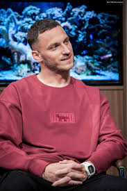 Learn all about the career and achievements of marko arnautovic at scores24.live! Willkommen Osterreich Grissemann Bietet Sich Neben Dem Gutaussehenden Fussballstar Als Zweites Testimonial Fur Arnautovic Gin An Im Gesprach Uber Die Tranen Und Triumphe Von Marko Arnautovic Outet Sich Der Spitzensportler Mit