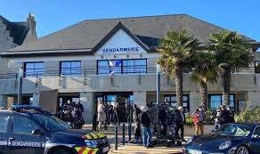 Mais, à part la parole du journaliste, elle n'a aucune preuve. Vnfohicxcx 54m