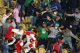 La génesis de la pelea se sitúa a una disputa verbal entre ambas hinchadas en el entretiempo del partido. Urxgl7fudvzicm