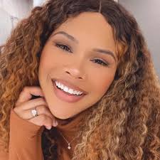 Andrea Fields (@_annifields) • Threads, Say more