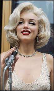 10 Stylish Long Hairstyles From The 60 S Voluminous Curls Einfache Frisuren Vintage Hairstyles Hair Styles Short Hair Styles