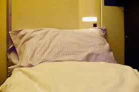 It consisted of her bed with bedroom objects in a dishevelled state, and gained much media attention. Mein Bett Im Nightjet Liegewagen Wellness Mehr