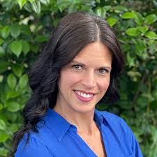 Alexandra Meredith's Instagram, Twitter & Facebook