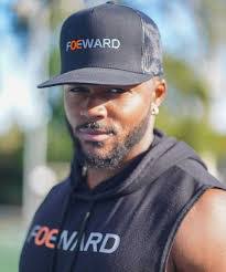 Justin Eakin's Instagram, Twitter & Facebook