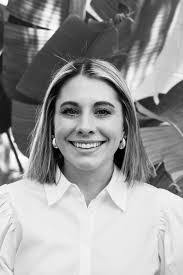 Sarah Lindley's Instagram, Twitter & Facebook