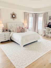 27 Girls Room Decor Ideas To Change The Feel Of The Room Enthusiasthome In 2020 White Master Bedroom Bedroom Interior Master Bedroom Makeover