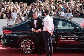 The fest will open with zatop… Vozy Bmw Privazely Hosty Mezinarodniho Filmoveho Festivalu Karlovy Vary K Cervenemu Koberci Pred Hotelem Thermal