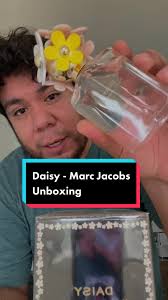 Por recomendacion de una clienta nos animamos a probar Daisy de Marc  Jacbos. Ya teniamos la version Eau so Fresh pero faltaba la EDT. Ya  disponible en Matteo.mx#perfumes #marcJacobs #daisy #unboxing