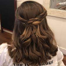 Some of the cutest hairstyles we could find for all you ladies with medium length hair are right here! 28 Cute Hairstyles For Medium Length Hair Right Now