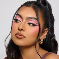 Mia Winkler's Instagram, Twitter & Facebook