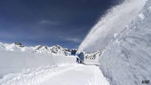 Sneeuwhoogte, weer en webcam van vrijwel alle skigebieden in oostenrijk. Transport Online Steeds Meer Plaatsen In Oostenrijk Afgesneden Door Zware Sneeuwval