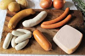 Il loro nome deriva dalla parola wurst, ovvero solitamente questa tipologia contiene sia carne suina che carne bovina, e. Wurstel Svizzeri Un Piccolo Mondo Di Sorprese Il Calendario Del Cibo Italiano
