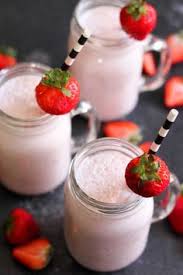 Laitfrappe Sante Aux Fraises Milkshake Sain Rapide Preparer Soi Meme Recette Milk Shake Milk Shake Fait Maison Lait Frappe