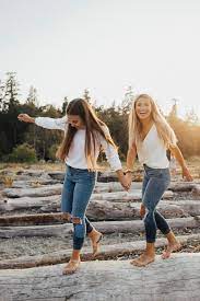 Pilar H Dana C Class Of 2019 Hallie Kathryn Photography Sun Valley Idaho Seattle Washingto Friend Poses Photography Friends Photography Best Friends Shoot