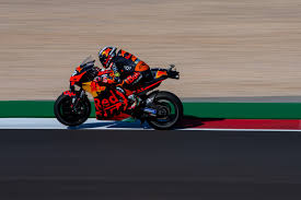 O português explicou como venceu o último grande prémio de moto gp e as vitórias que quer agora conquistar. Os Extremos De Miguel Oliveira E Fabio Quartararo Miguel Oliveira Publico