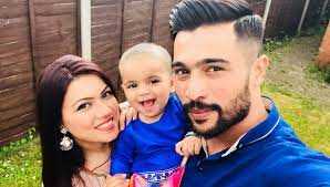 Interesting images captivates the observer keenly. Mohammad Amir S Wife Shuts Down Troll In Style Crictoday