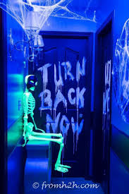 10 Awesome Glow In The Dark Decor Ideas For Halloween Entertaining Diva From House To Home Halloween Entertaining Spooky Halloween Decorations Halloween Party Themes
